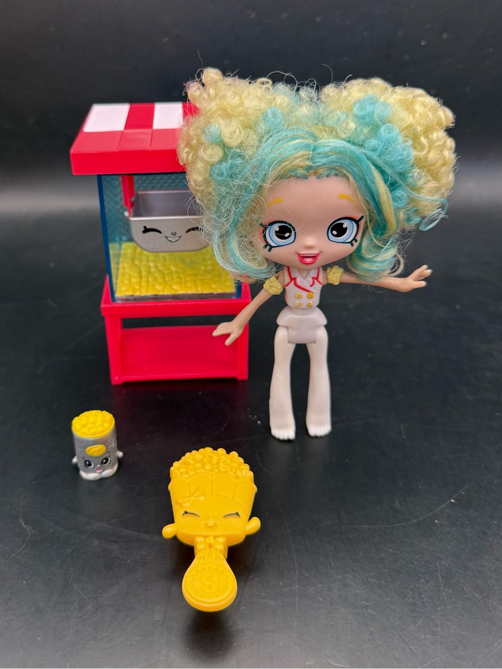 Shopkins Shoppies Doll POPETTE'S POPCORN STOP Playset Stand With Shopkin & Brush